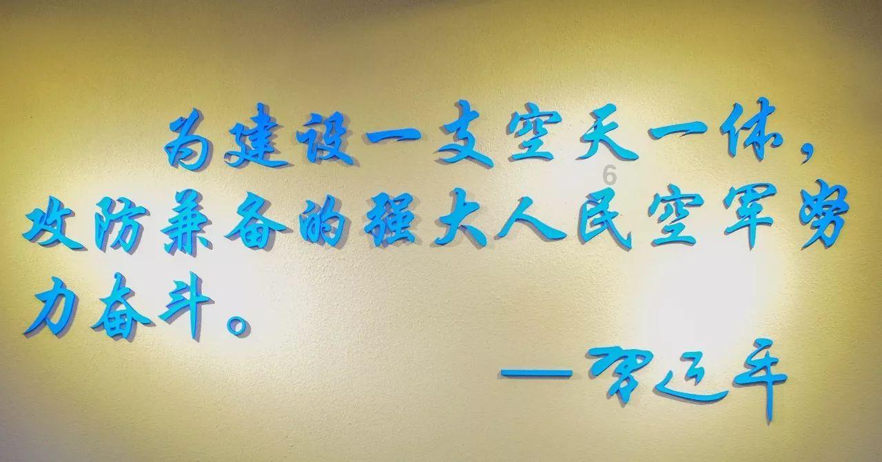 网红凤姐当上美甲师,国外真实状况曝光,身材发福但月薪7万